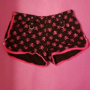 Black and hotpink skull print shorts